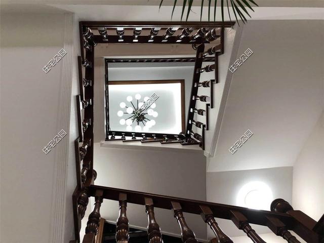 紅磚缺貨，石子每車1200，花了150萬終于建起這棟農村三層別墅