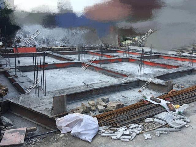 紅磚缺貨，石子每車1200，花了150萬終于建起這棟農村三層別墅