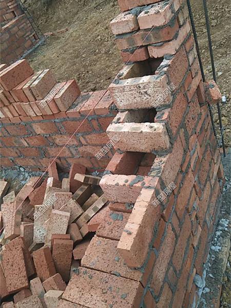 農村小伙建房內外墻全砌空斗墻，你覺得這樣結實嗎？
