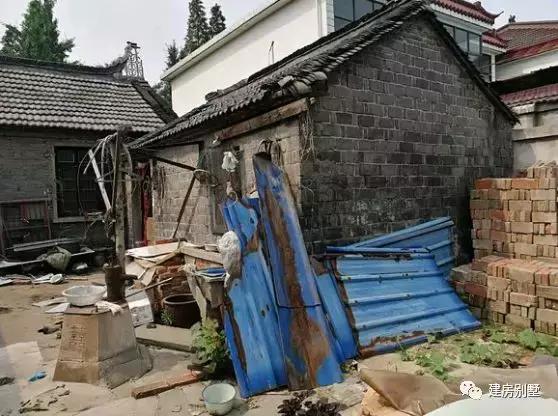 拆掉老家的青磚瓦房，35萬蓋好兩層小別墅，漂亮又實用