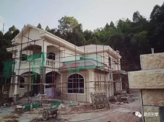 精致漂亮的兩層小別墅圖片，25萬就能建好，全家人的避風港