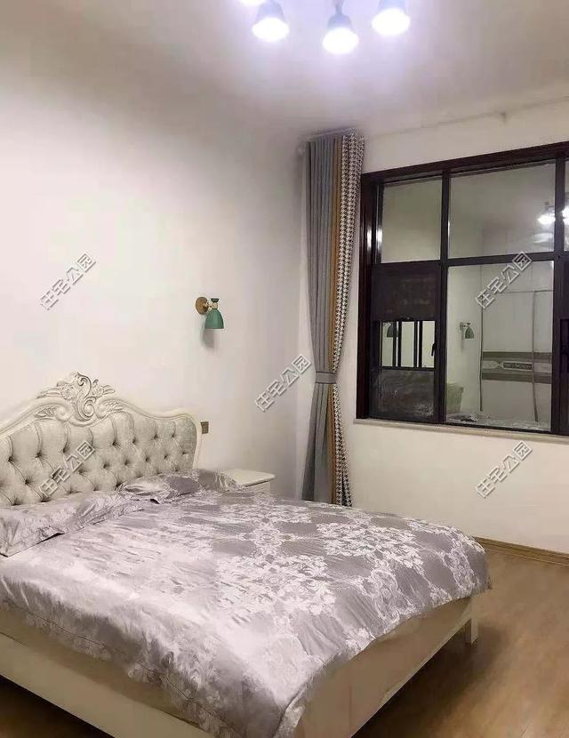 為父母養老，湖南兄妹在農村老家修建三層別墅，主體裝修一個花了80萬