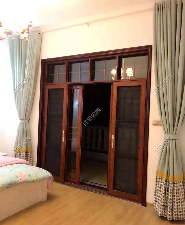 為父母養老，湖南兄妹在農村老家修建三層別墅，主體裝修一個花了80萬