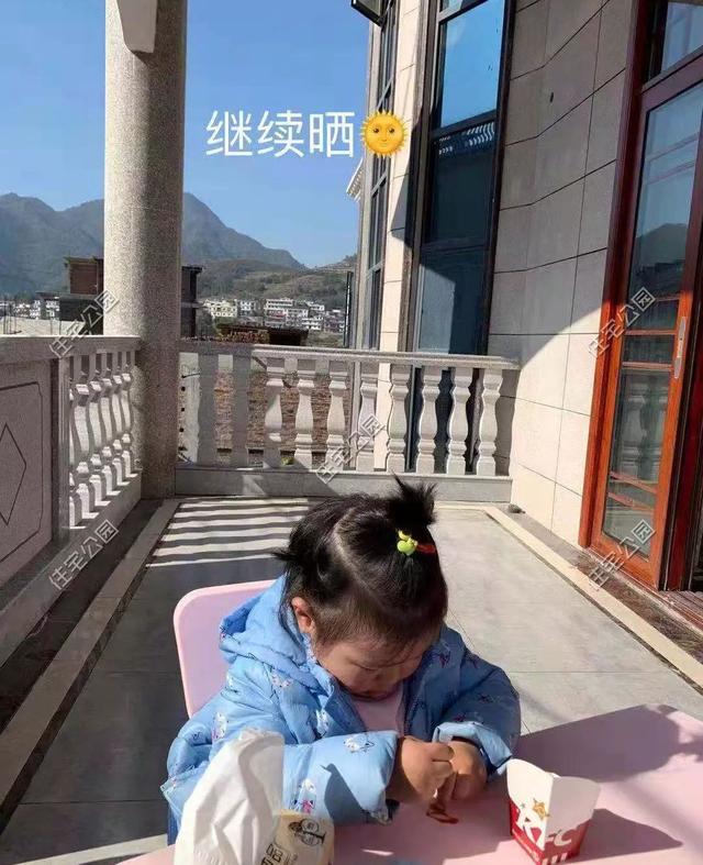 為父母養老，湖南兄妹在農村老家修建三層別墅，主體裝修一個花了80萬