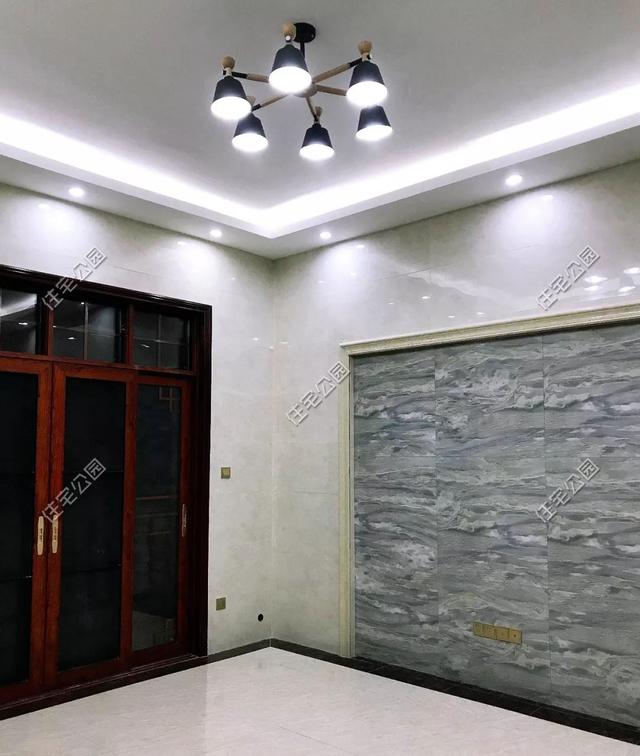 為父母養老，湖南兄妹在農村老家修建三層別墅，主體裝修一個花了80萬