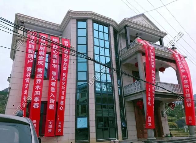 為父母養老，湖南兄妹在農村老家修建三層別墅，主體裝修一個花了80萬