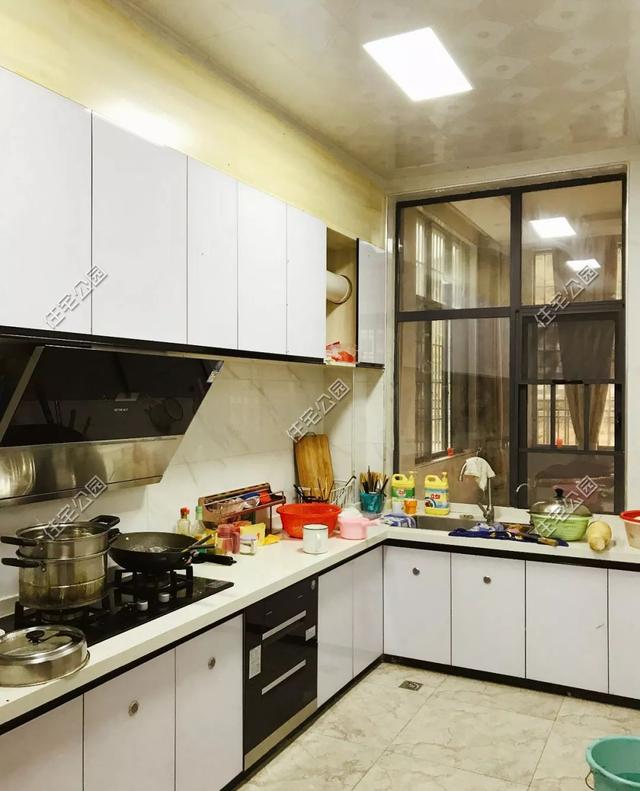 為父母養老，湖南兄妹在農村老家修建三層別墅，主體裝修一個花了80萬