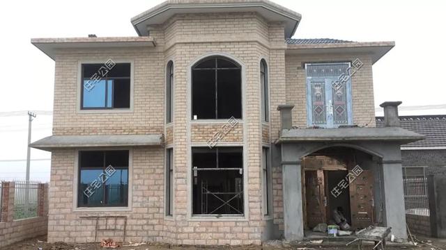 為了落葉歸根，湖南兄弟倆回鄉下建別墅，各自花了60萬，享受田園生活