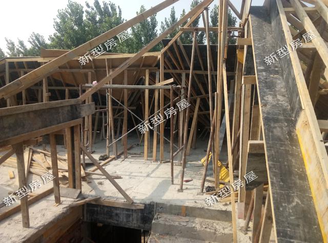 農(nóng)村新房還沒入住，就發(fā)現(xiàn)屋面就有裂縫，這是誰的責(zé)任？