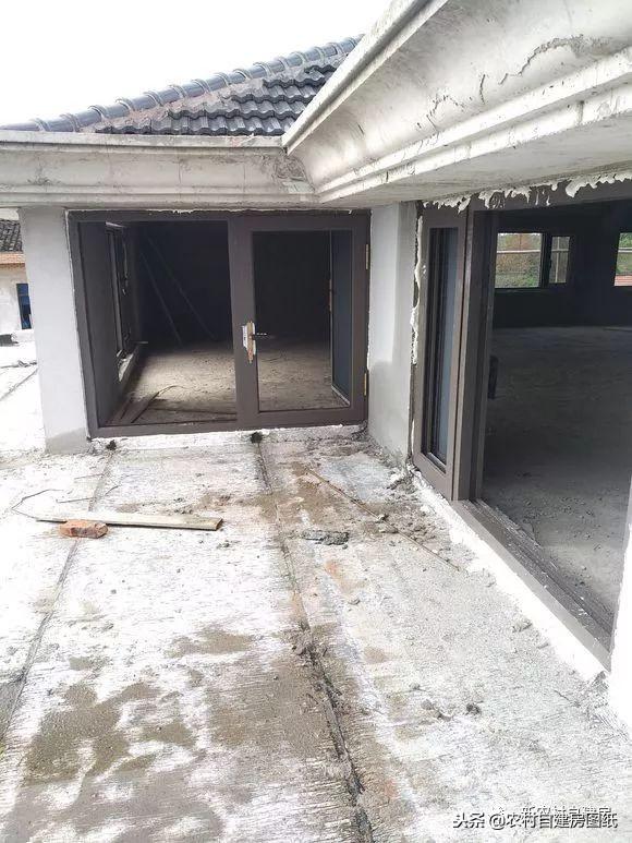 江蘇小伙回農(nóng)村自建別墅，包工包料每瓶1200，村里還有花海、草坪！