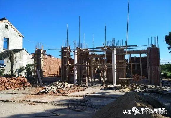 江蘇小伙回農(nóng)村自建別墅，包工包料每瓶1200，村里還有花海、草坪！