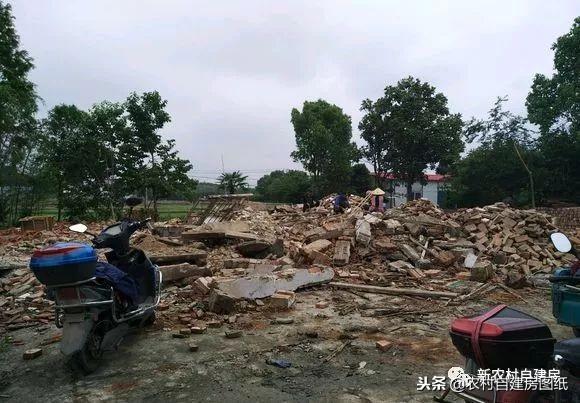 江蘇小伙回農(nóng)村自建別墅，包工包料每瓶1200，村里還有花海、草坪！