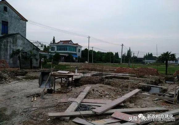 江蘇小伙回農(nóng)村自建別墅，包工包料每瓶1200，村里還有花海、草坪！