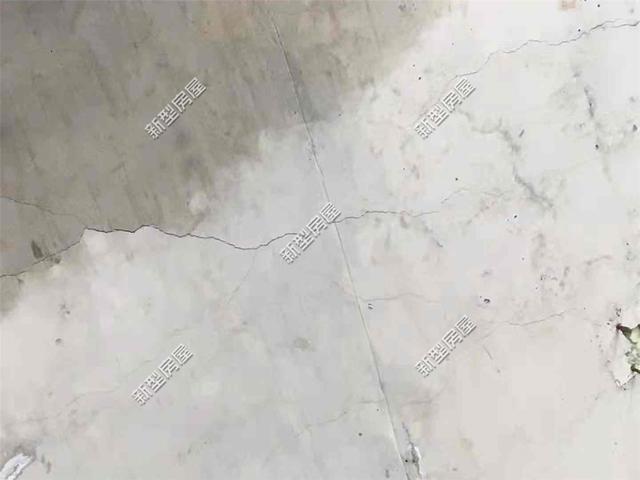 農村新建好的的房子樓板開裂，看著都揪心，注意要這樣綁鋼筋