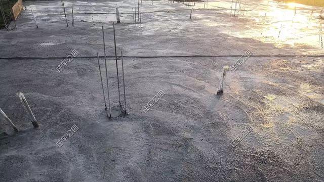 農村孝子彗星修建三層別墅，父親生病母親監工，主體70萬建成，凝聚著一家人的愛