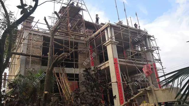 農村孝子彗星修建三層別墅，父親生病母親監工，主體70萬建成，凝聚著一家人的愛