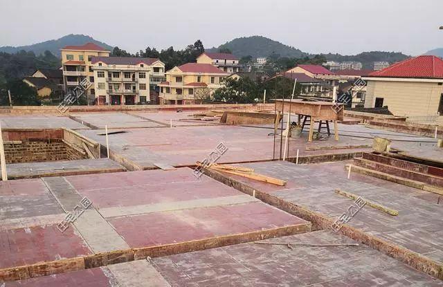 農村孝子彗星修建三層別墅，父親生病母親監工，主體70萬建成，凝聚著一家人的愛