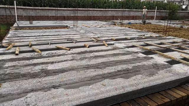 農村孝子彗星修建三層別墅，父親生病母親監工，主體70萬建成，凝聚著一家人的愛