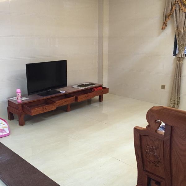 聽說這樣的農村別墅在福建省非常普通，簡裝接地氣，樓梯有檔次！