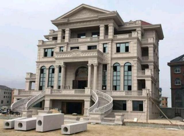 聽說這樣的農村別墅在福建省非常普通，簡裝接地氣，樓梯有檔次！