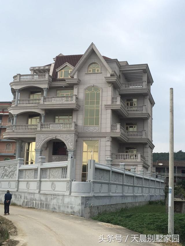 聽說這樣的農村別墅在福建省非常普通，簡裝接地氣，樓梯有檔次！