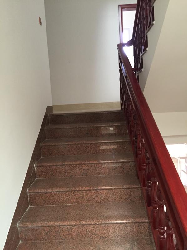 聽說這樣的農村別墅在福建省非常普通，簡裝接地氣，樓梯有檔次！