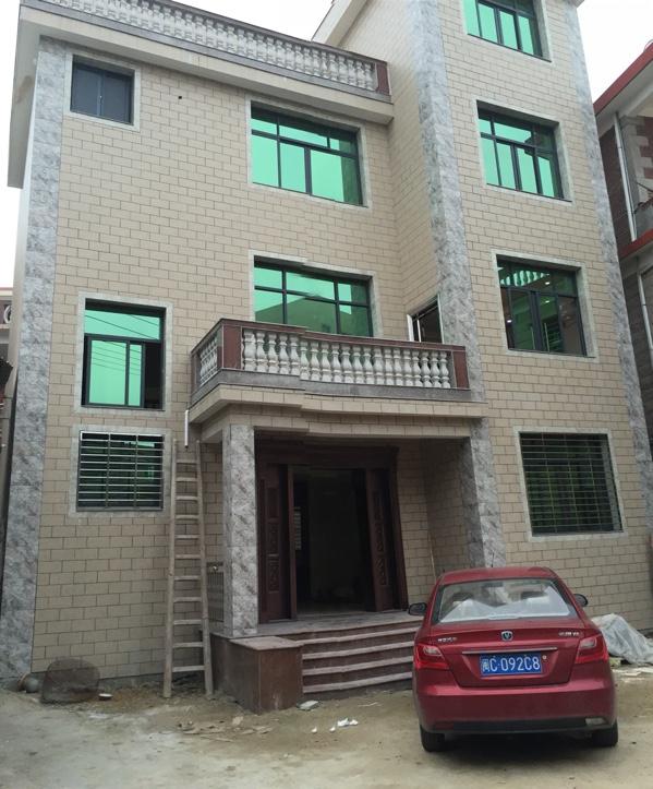 聽說這樣的農村別墅在福建省非常普通，簡裝接地氣，樓梯有檔次！