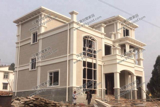 真嗨啊！建成這棟農村別墅，人生達到了巔峰，父母都笑得合不攏嘴！