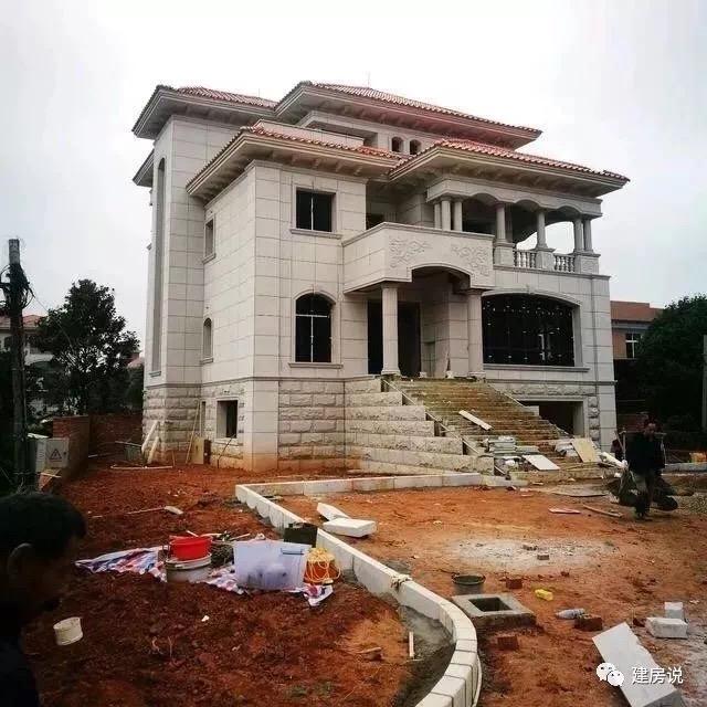 豪華氣派的三層半別墅設計圖，這棟別墅光主體就花了60來萬