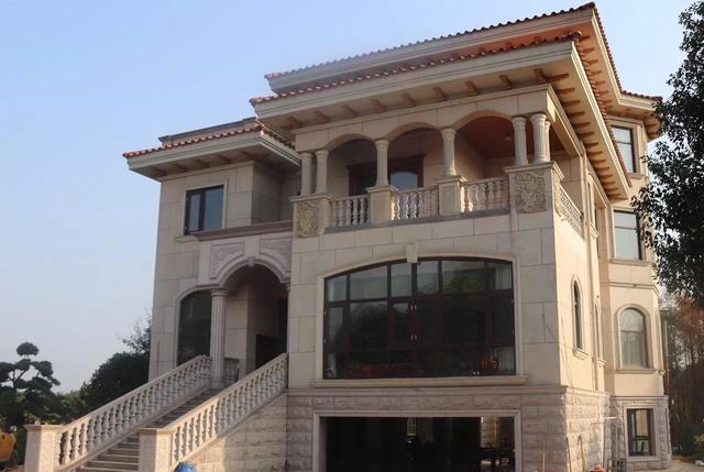 豪華氣派的三層半別墅設計圖，這棟別墅光主體就花了60來萬