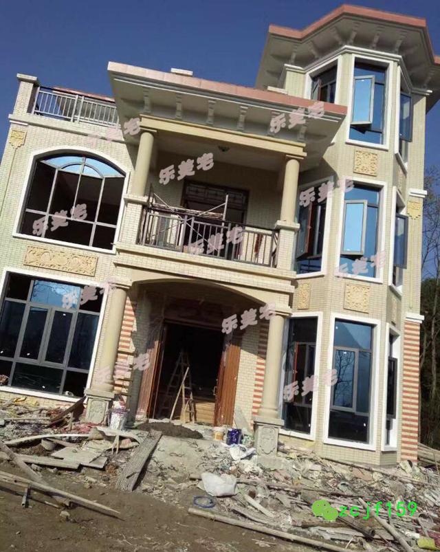 實拍農村三層自建房設計效果圖，色彩搭配溫馨靚麗