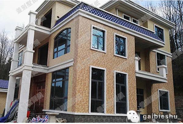 經濟實用農村三層自建房設計圖紙，設計簡約大方，屬于簡歐風格，臥室很多