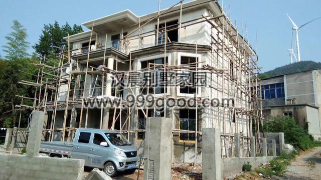 經(jīng)典氣派農(nóng)村別墅設(shè)計(jì)圖，13.1X11.4米，提高了居住的安全舒適性