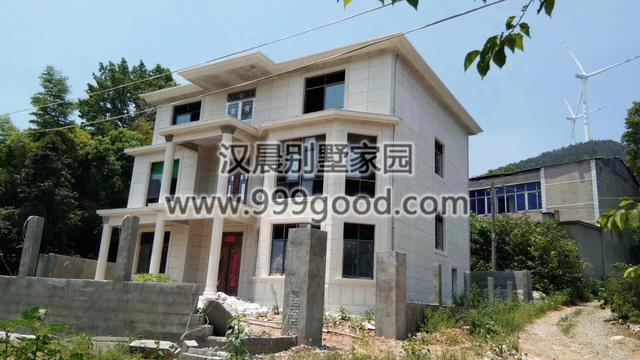 經(jīng)典氣派農(nóng)村別墅設(shè)計(jì)圖，13.1X11.4米，提高了居住的安全舒適性