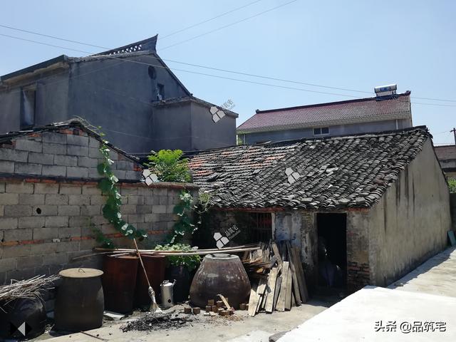 二層現代風格別墅，既舒適實用又簡潔耐看，全村第一棟，引領別墅新潮流！