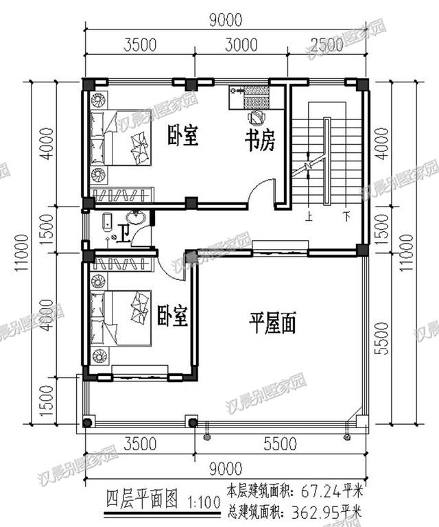 一側(cè)無窗的農(nóng)村四層別墅設(shè)計圖，帶車庫和大露臺，漂亮極了。