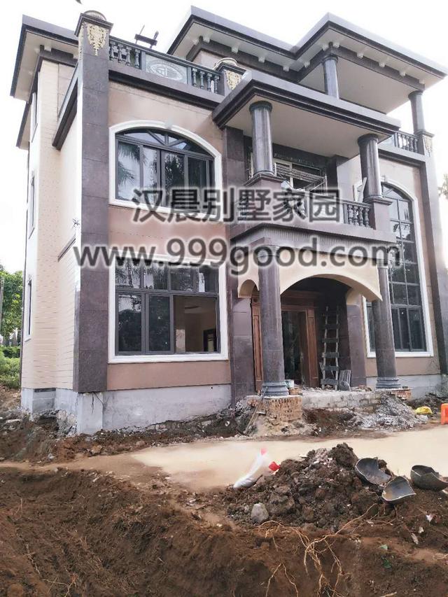 占地131平三層農村自建房，兩種外觀配色方案，無論哪種都是不易過時。