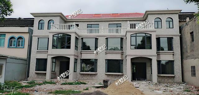 湖南兄弟建三層雙拼戶型設(shè)計(jì)圖，房子蓋好以后，村民都來(lái)串門，美極了！