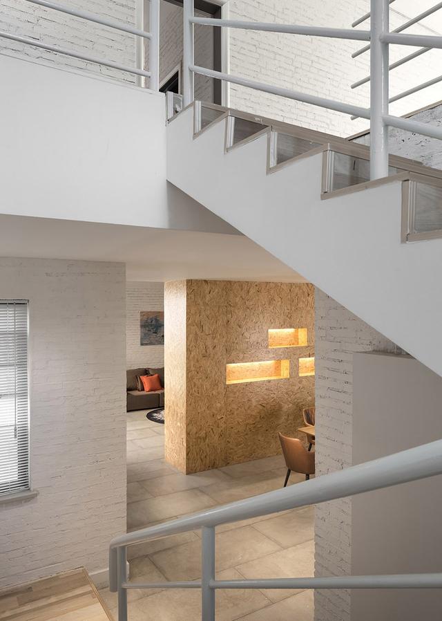 農(nóng)村建房也能建成這樣的白色別墅，設(shè)計(jì)也太新穎了吧！