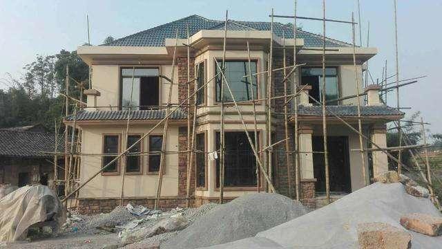 娶了個城里老婆，在村里蓋一棟漂亮別墅，簡直是人生贏家！