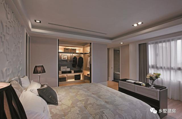 現代風格三層別墅，大玻璃窗設計，室內亮堂，窄面寬也能走路帶風。