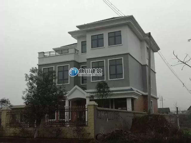 26萬以內三層別墅設計圖，帶車庫和開放式廚房設計，實拍效果沉穩大氣。