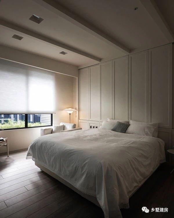 造價(jià)經(jīng)濟(jì)，施工簡(jiǎn)單的二層小別墅戶型，屋頂錯(cuò)落有致，十分有韻味，實(shí)在是農(nóng)村建房上上之選！