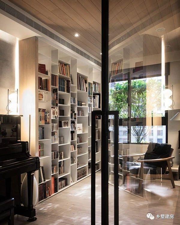 造價(jià)經(jīng)濟(jì)，施工簡(jiǎn)單的二層小別墅戶型，屋頂錯(cuò)落有致，十分有韻味，實(shí)在是農(nóng)村建房上上之選！