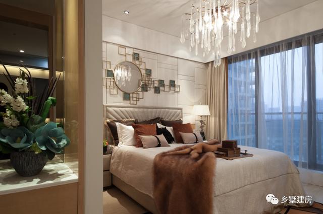 這棟簡歐風二層小別墅設計圖，別墅外立面色調純潔、簡約，造價只要24萬