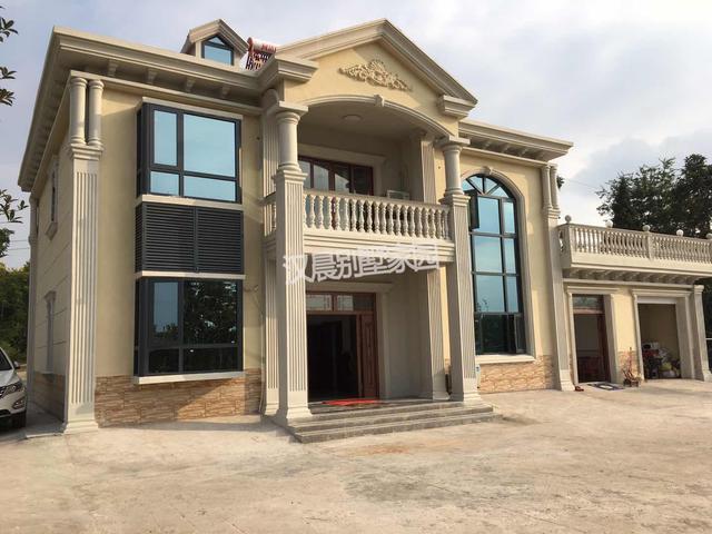 這棟實力派的農(nóng)村二層別墅占地206平，絕對會閃耀全村