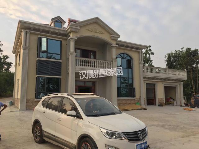 這棟實力派的農(nóng)村二層別墅占地206平，絕對會閃耀全村