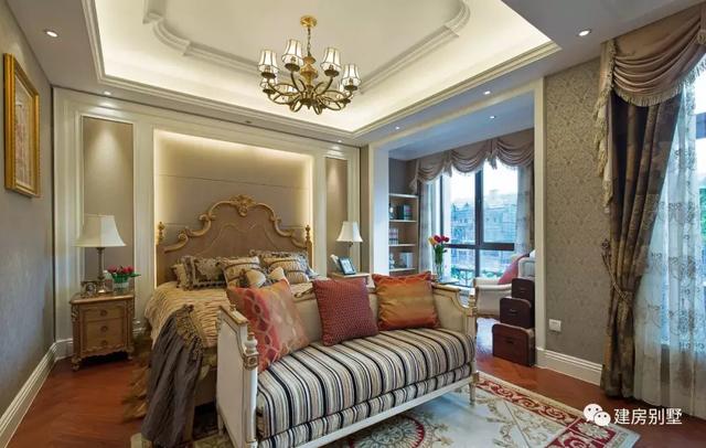 四開間設(shè)計的三層雙拼別墅設(shè)計圖，兩戶家庭都有各自的獨立生活區(qū)域，又能保持一定的聯(lián)系性