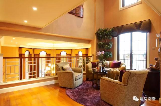 農村簡歐式風格別墅設計圖，客廳挑空，施工難度不大、造價不算太高