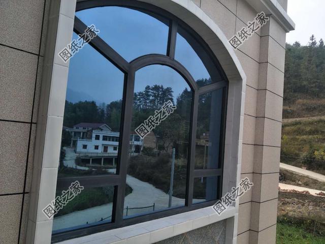 三層歐式豪宅完工實(shí)拍圖，有錢了我也要建一棟這樣的別墅